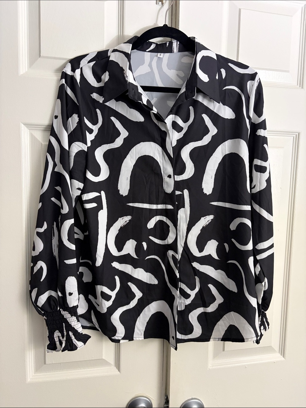 Black & White Abstract Print Button-Up Blouse - Women